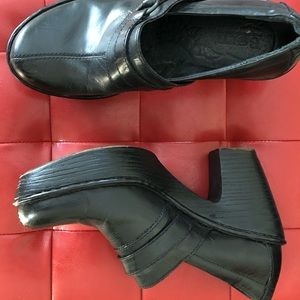 Born black slip ons, sz 7